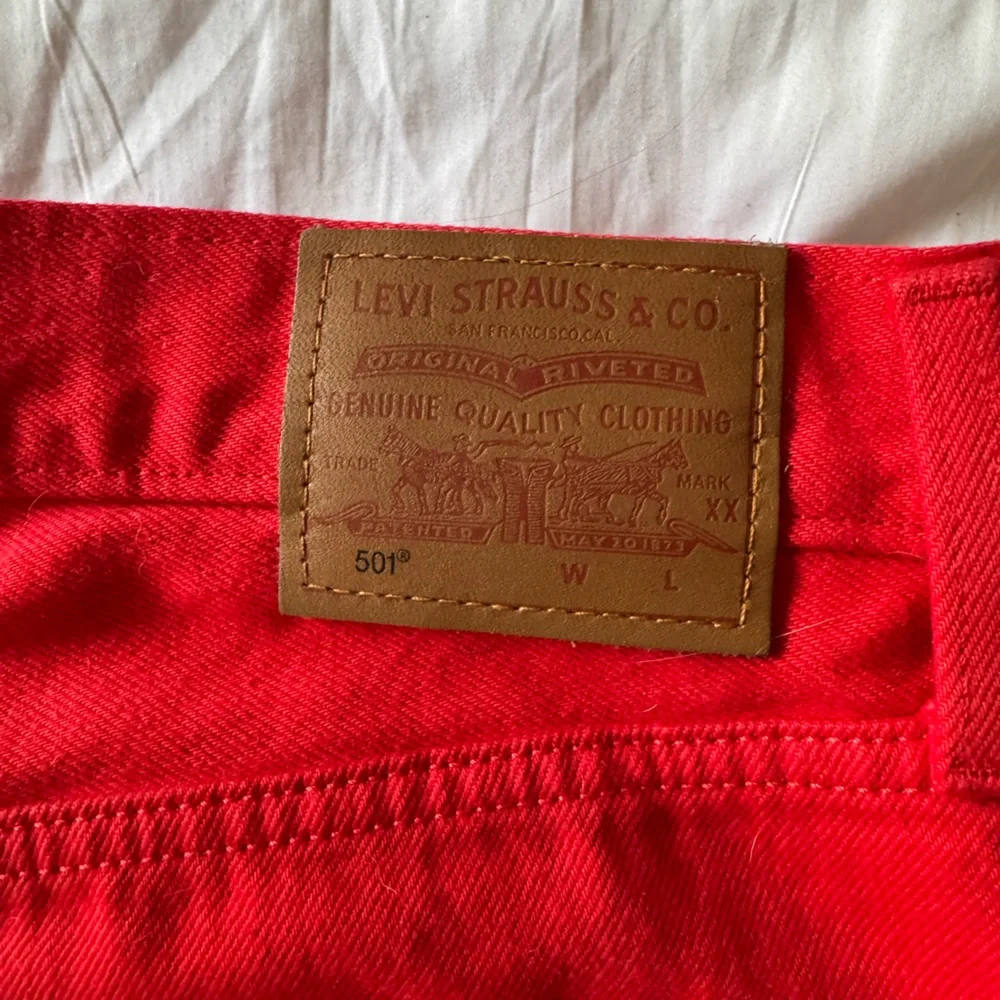 Levi's Red Straight Leg Women's Jeans - Picture 3 of 5